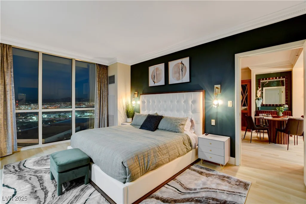 145 Harmon, Las Vegas, NV 89109