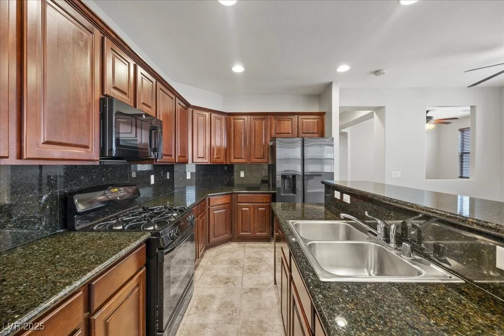 924 Crescent Falls, Henderson, NV 89011