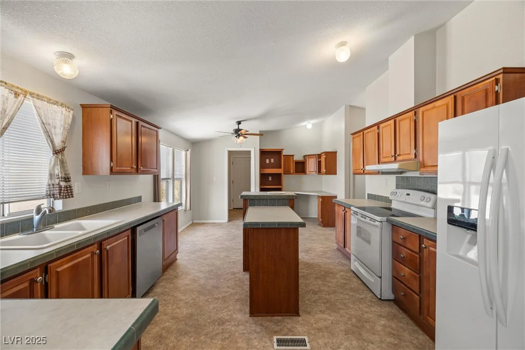 790 Alaska, Pahrump, NV 89060
