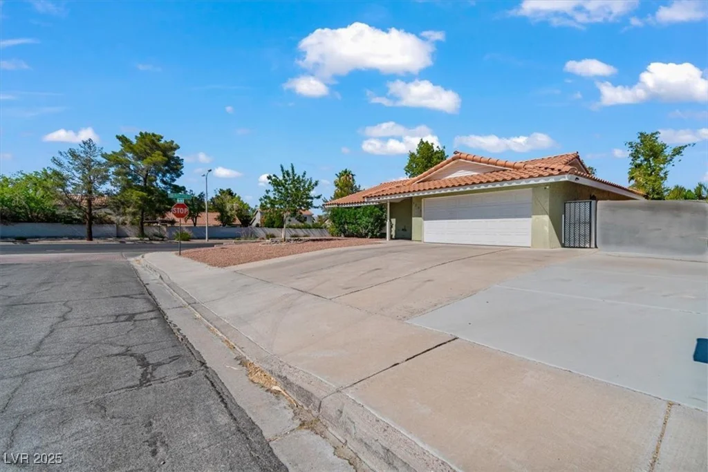 2251 Horse Creek, Henderson, NV 89014
