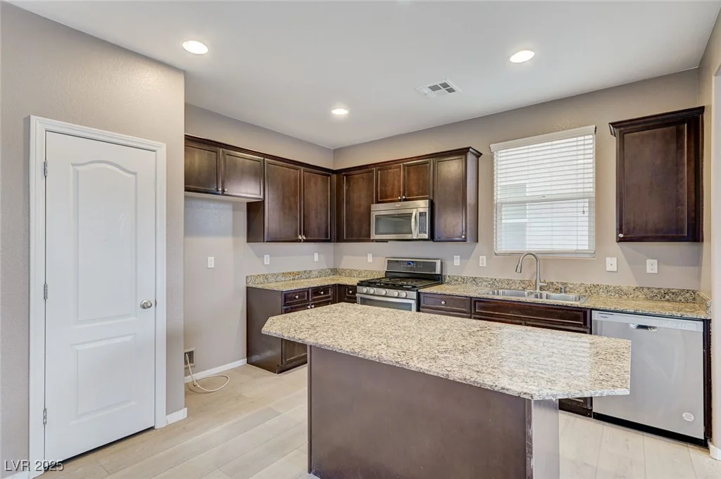 7534 Earnshaw, Las Vegas, NV 89179