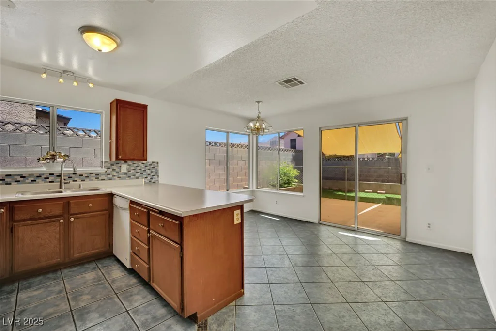 1676 Divinity, Las Vegas, NV 89142