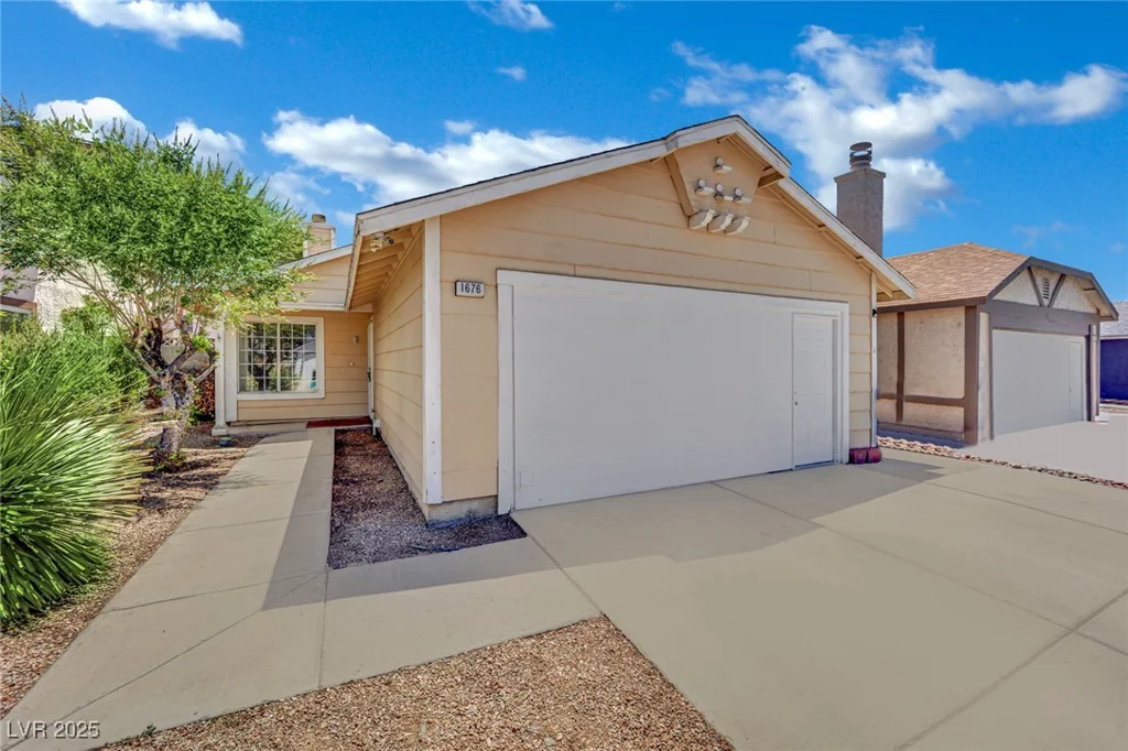 1676 Divinity, Las Vegas, NV 89142