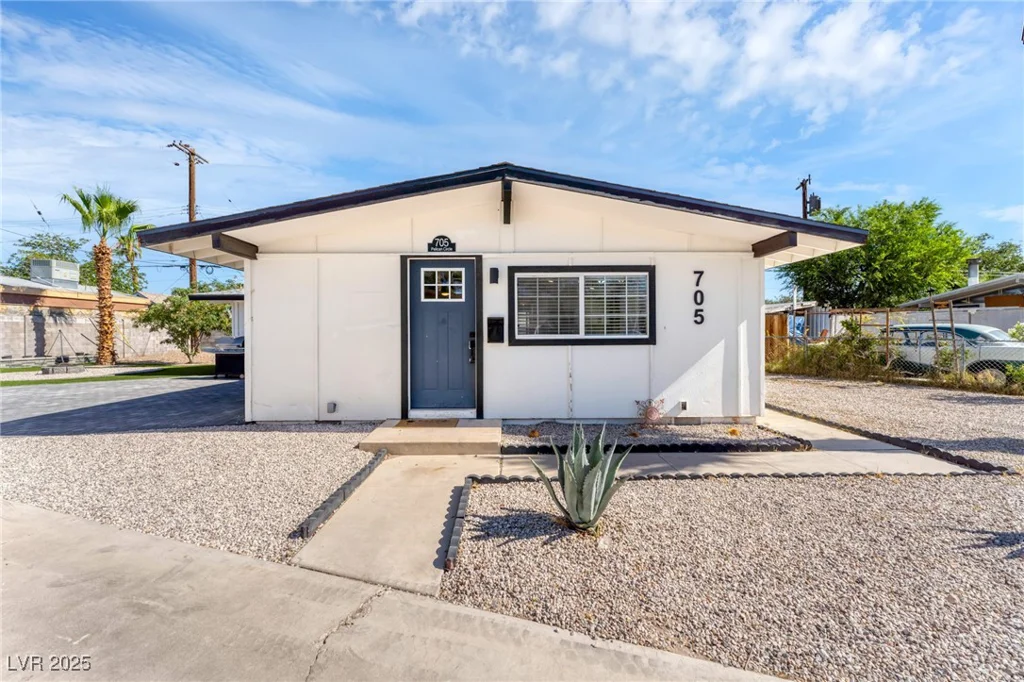 705 Pelican, Las Vegas, NV 89107