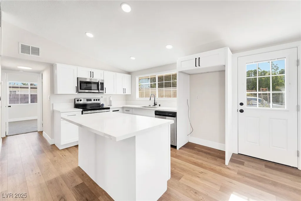 705 Pelican, Las Vegas, NV 89107