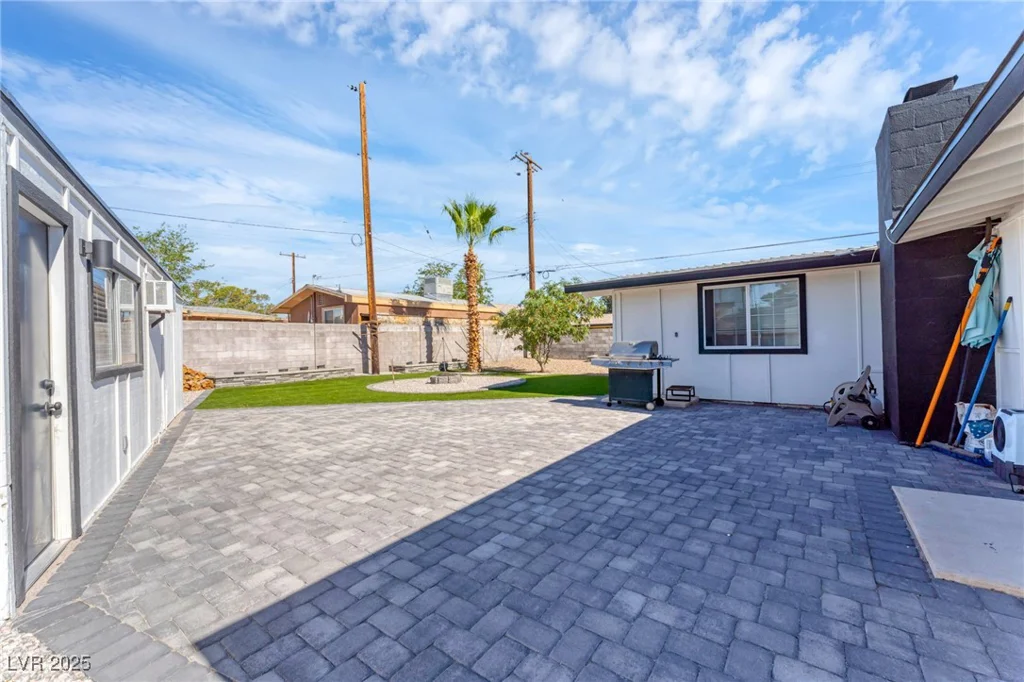 705 Pelican, Las Vegas, NV 89107