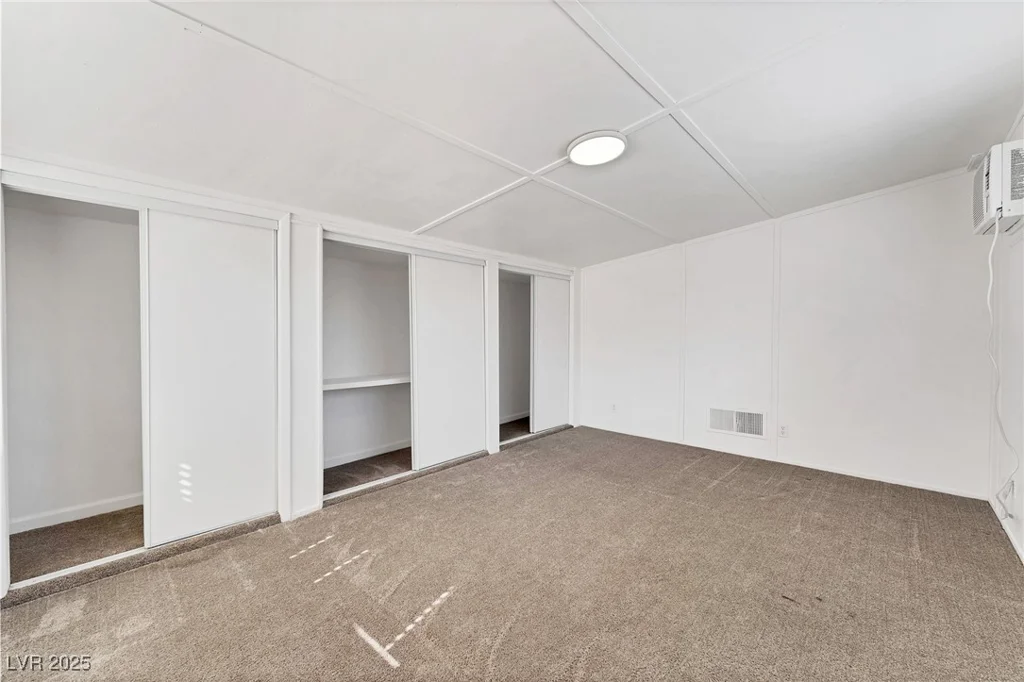 705 Pelican, Las Vegas, NV 89107