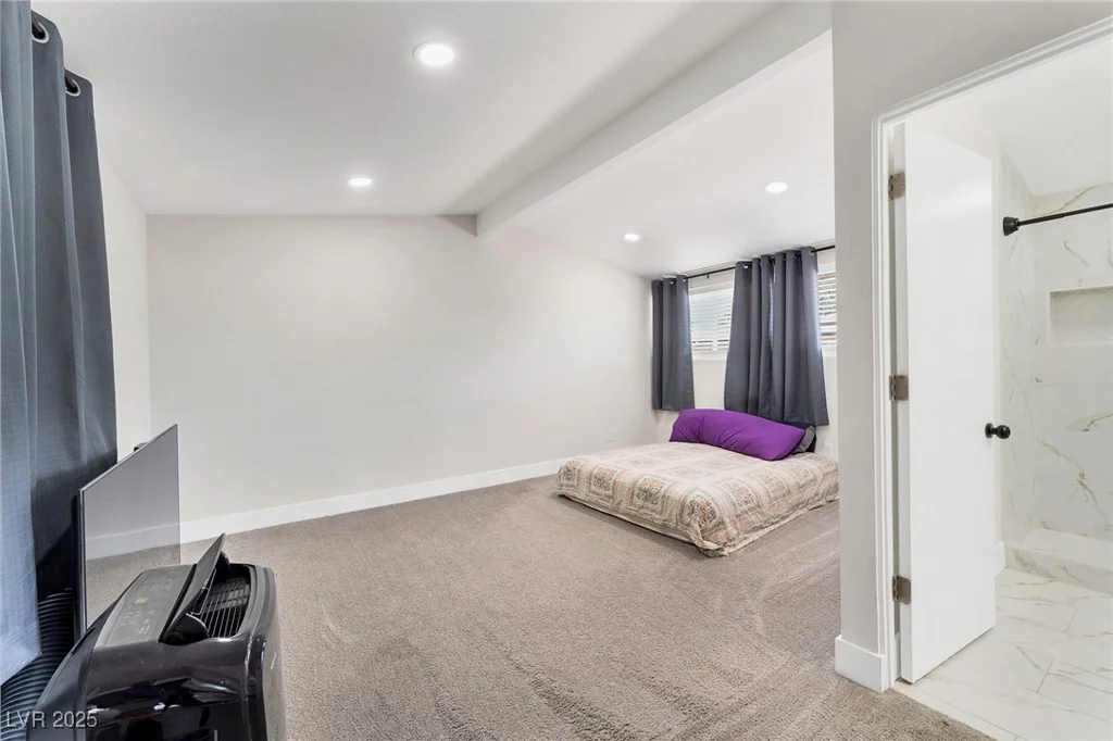 705 Pelican, Las Vegas, NV 89107