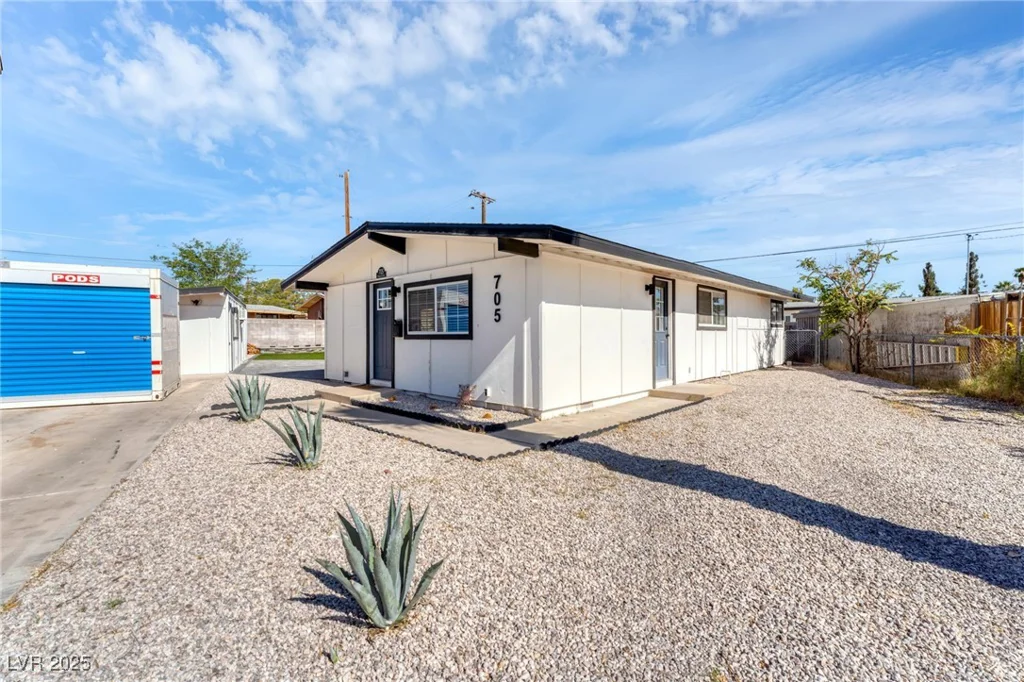 705 Pelican, Las Vegas, NV 89107