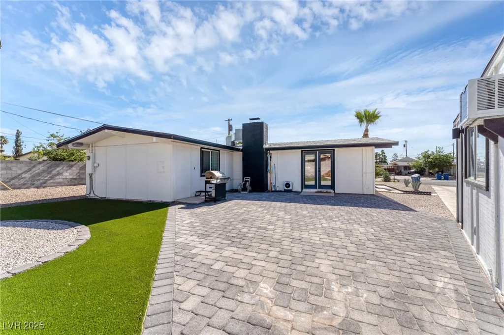 705 Pelican, Las Vegas, NV 89107