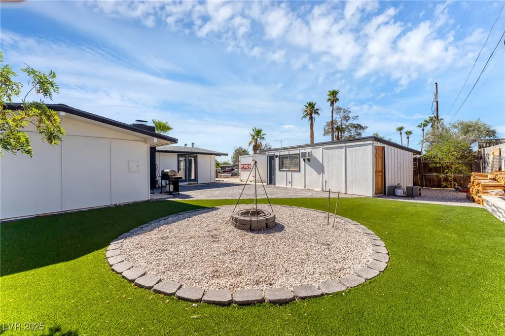 705 Pelican, Las Vegas, NV 89107