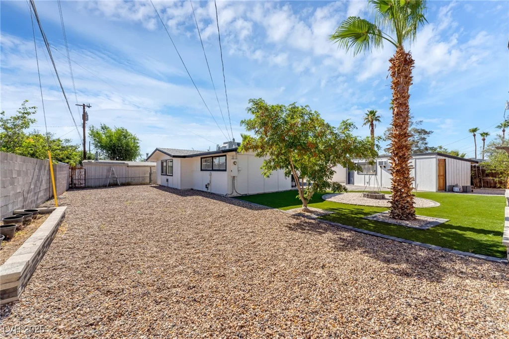 705 Pelican, Las Vegas, NV 89107