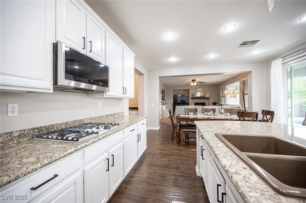 6937 Puetollano, North Las Vegas, NV 89084