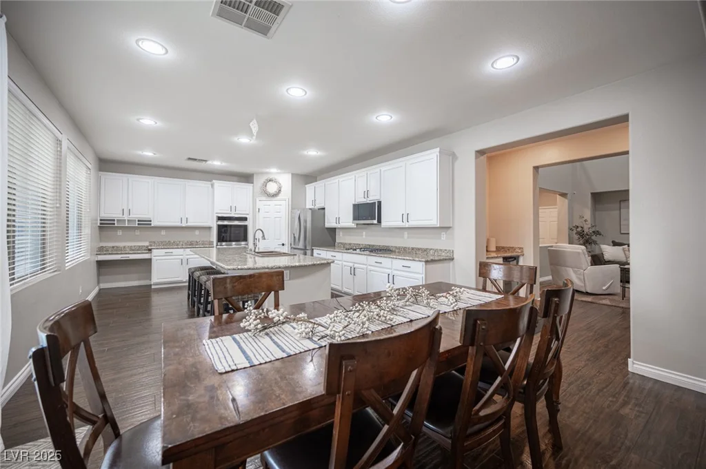 6937 Puetollano, North Las Vegas, NV 89084