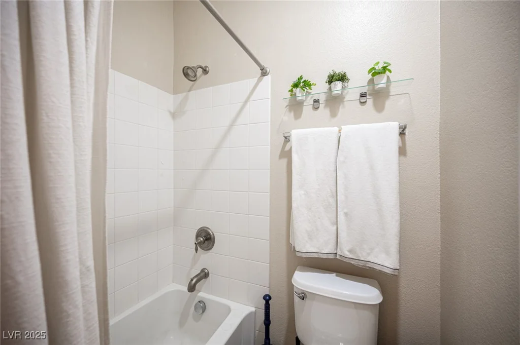 6937 Puetollano, North Las Vegas, NV 89084