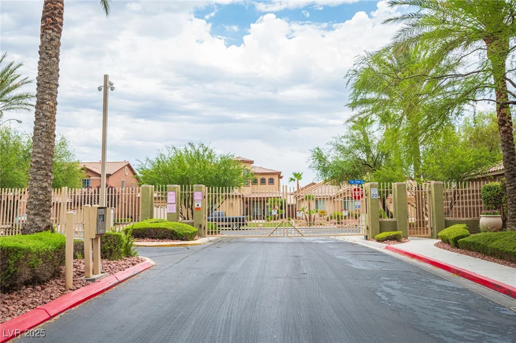 6937 Puetollano, North Las Vegas, NV 89084