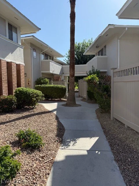 793 Oakmont, Las Vegas, NV 89109