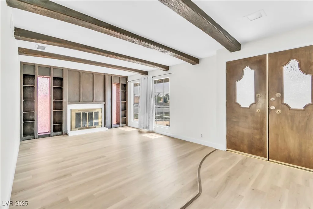 2753 McLeod, Las Vegas, NV 89121