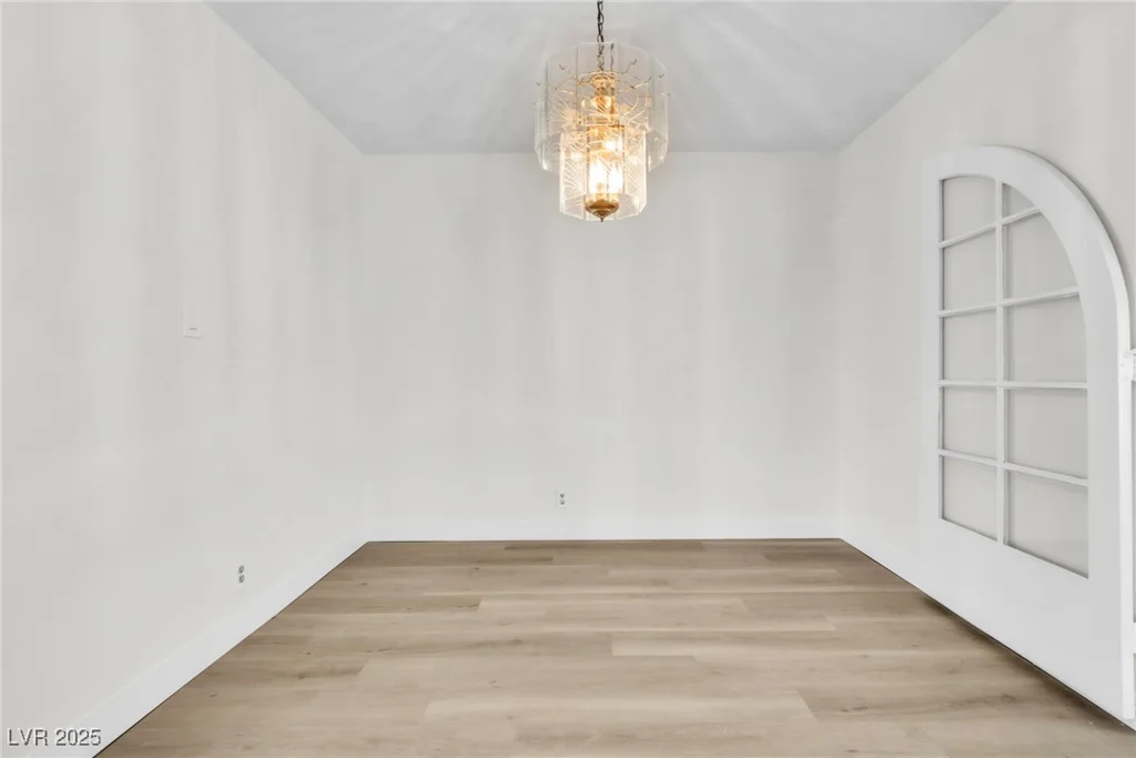 2753 McLeod, Las Vegas, NV 89121