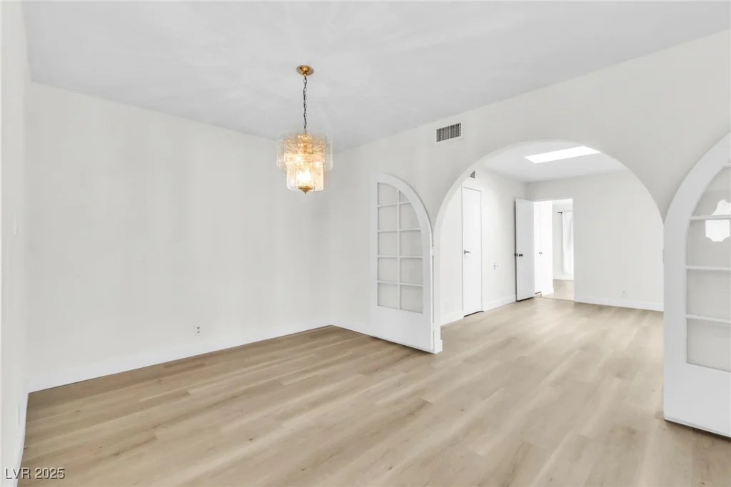2753 McLeod, Las Vegas, NV 89121