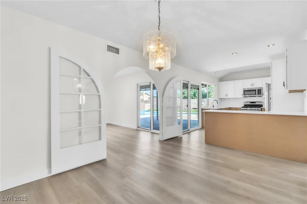 2753 McLeod, Las Vegas, NV 89121