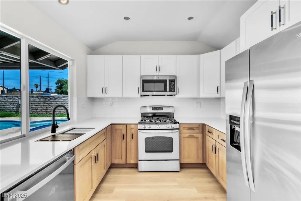2753 McLeod, Las Vegas, NV 89121