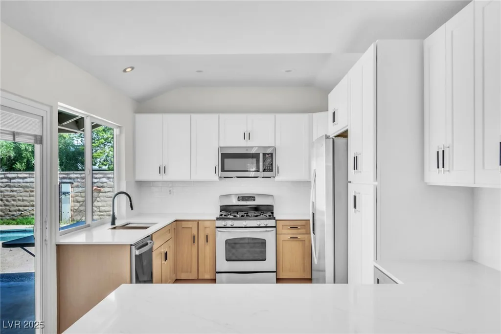 2753 McLeod, Las Vegas, NV 89121