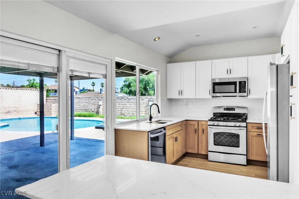 2753 McLeod, Las Vegas, NV 89121