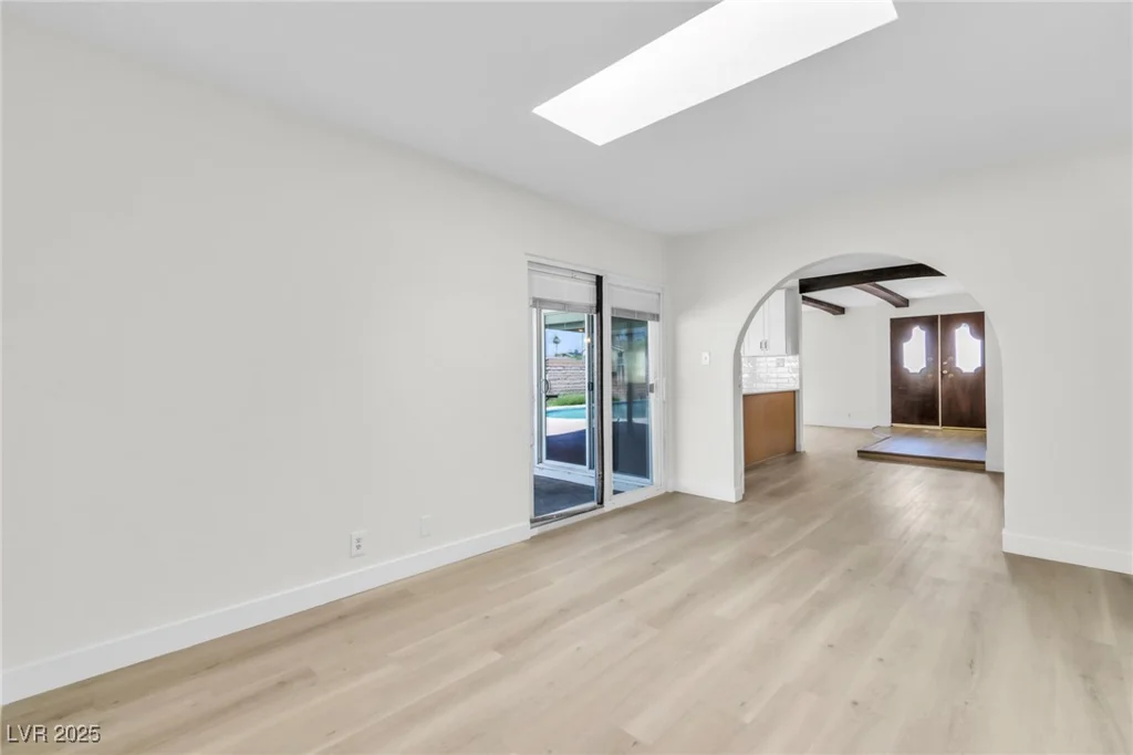 2753 McLeod, Las Vegas, NV 89121