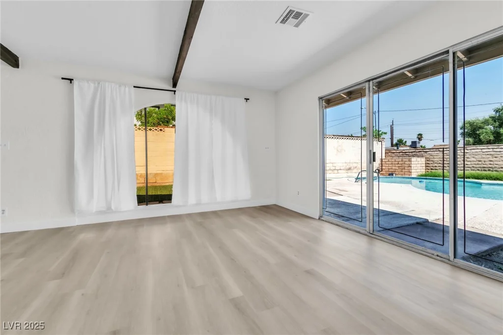 2753 McLeod, Las Vegas, NV 89121