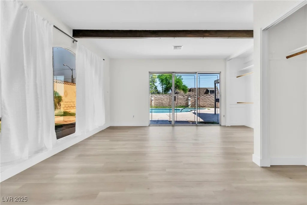 2753 McLeod, Las Vegas, NV 89121