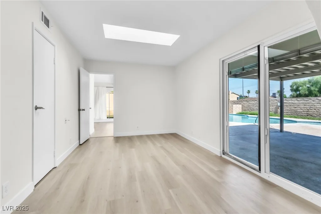 2753 McLeod, Las Vegas, NV 89121