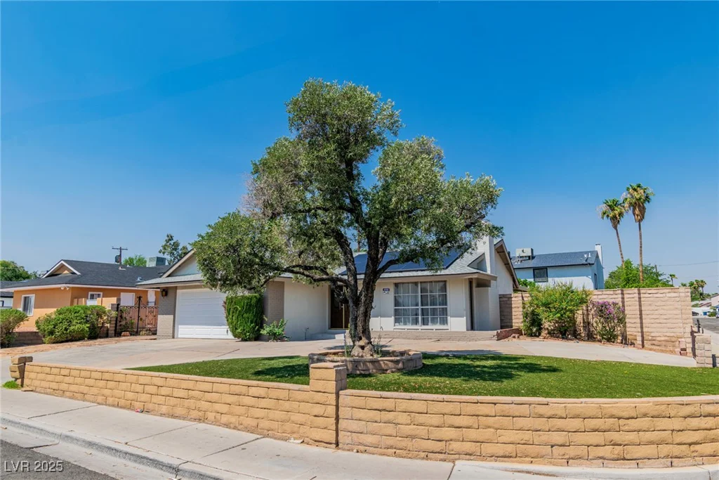 2753 McLeod, Las Vegas, NV 89121
