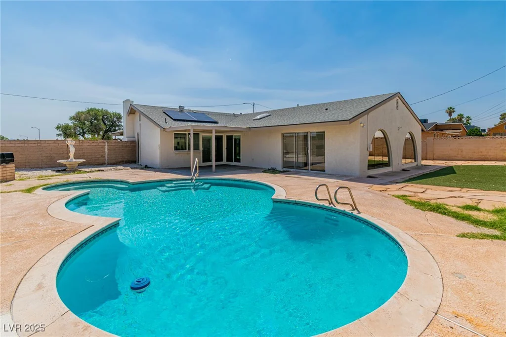 2753 McLeod, Las Vegas, NV 89121