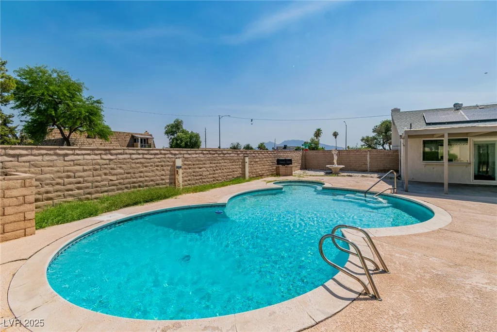 2753 McLeod, Las Vegas, NV 89121