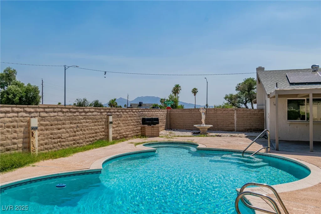 2753 McLeod, Las Vegas, NV 89121