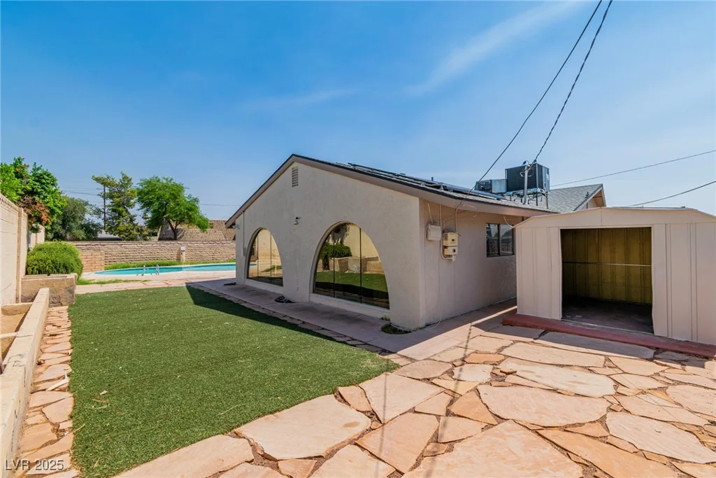 2753 McLeod, Las Vegas, NV 89121