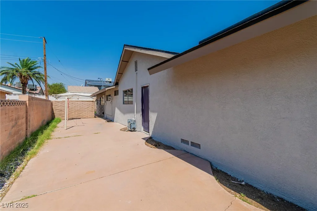2753 McLeod, Las Vegas, NV 89121