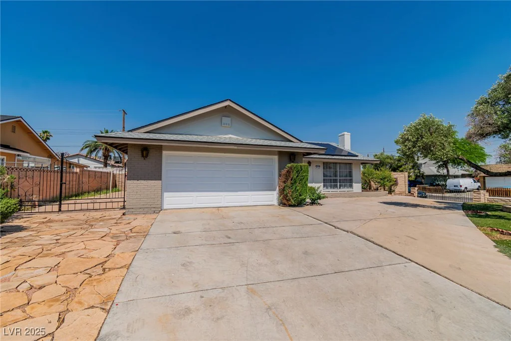 2753 McLeod, Las Vegas, NV 89121