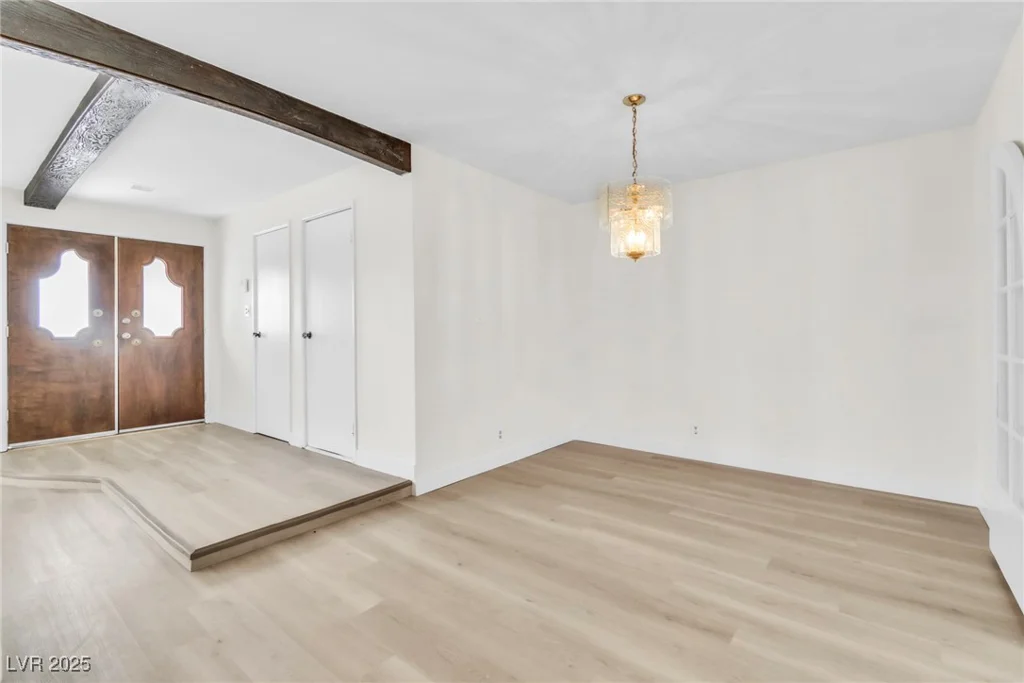 2753 McLeod, Las Vegas, NV 89121
