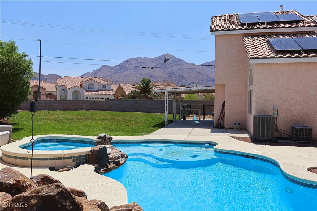 6492 Silent Pine, Las Vegas, NV 89156
