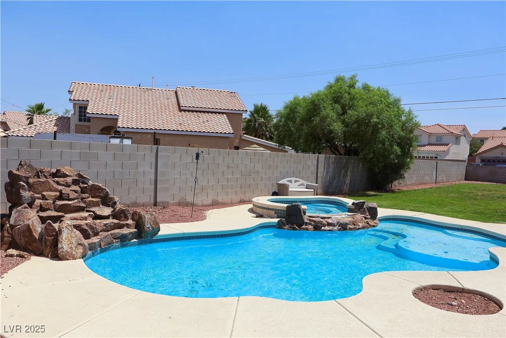6492 Silent Pine, Las Vegas, NV 89156