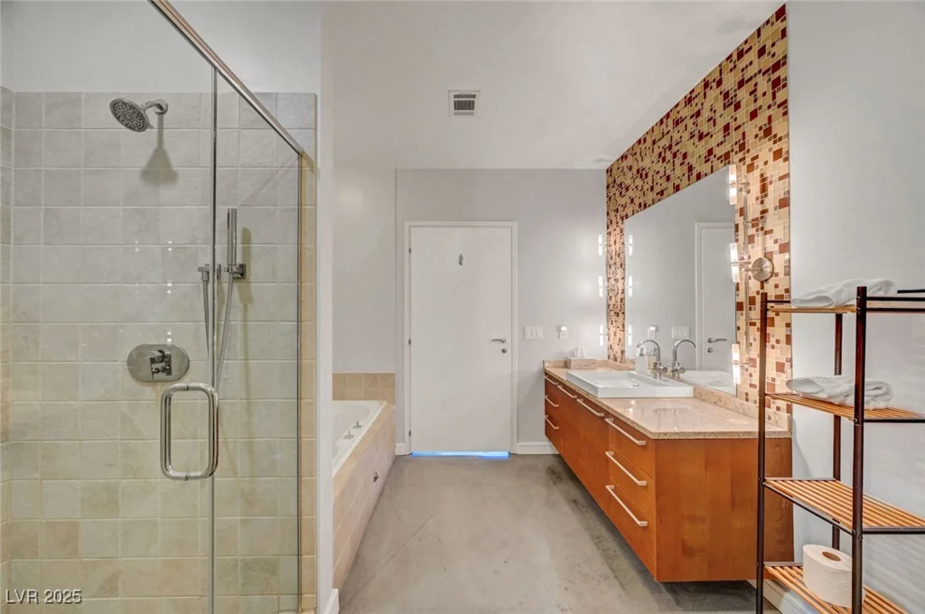 200 Hoover, Las Vegas, NV 89101