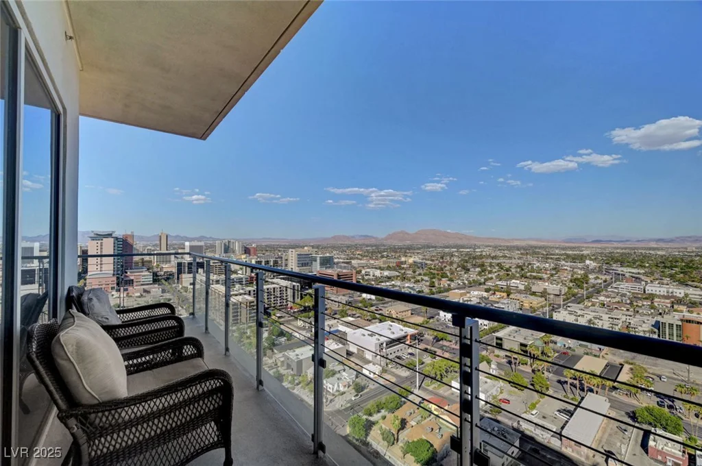 200 Hoover, Las Vegas, NV 89101