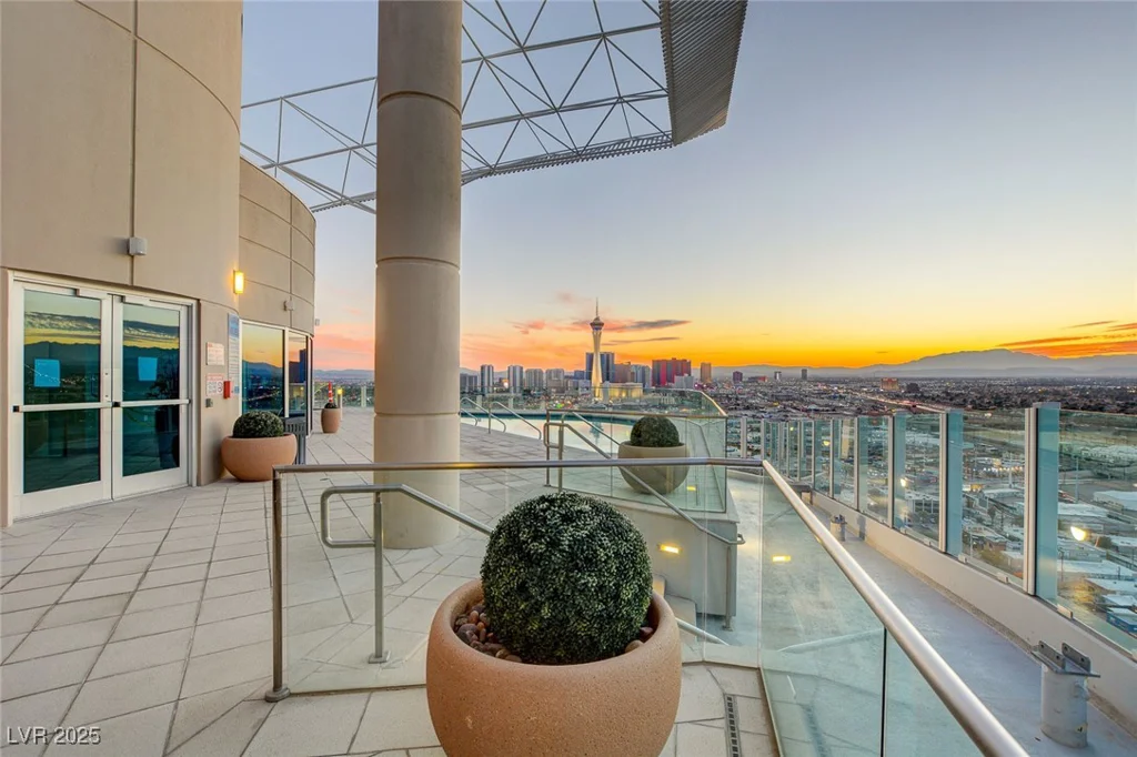 200 Hoover, Las Vegas, NV 89101
