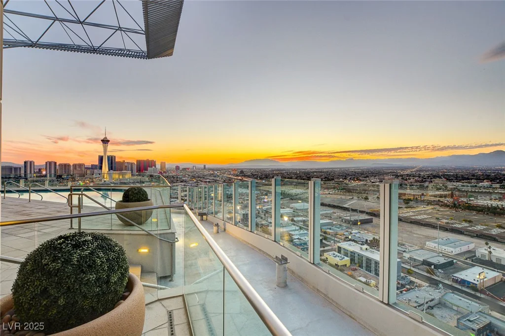 200 Hoover, Las Vegas, NV 89101