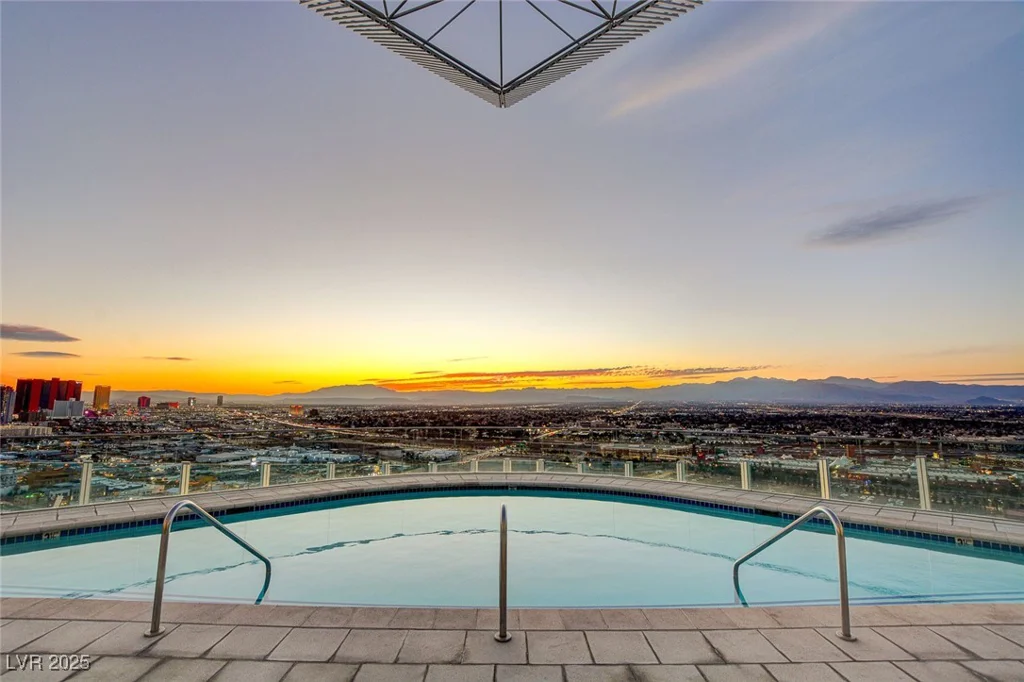 200 Hoover, Las Vegas, NV 89101