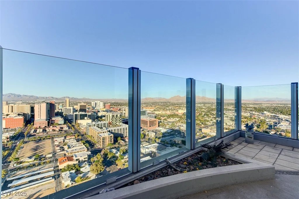 200 Hoover, Las Vegas, NV 89101