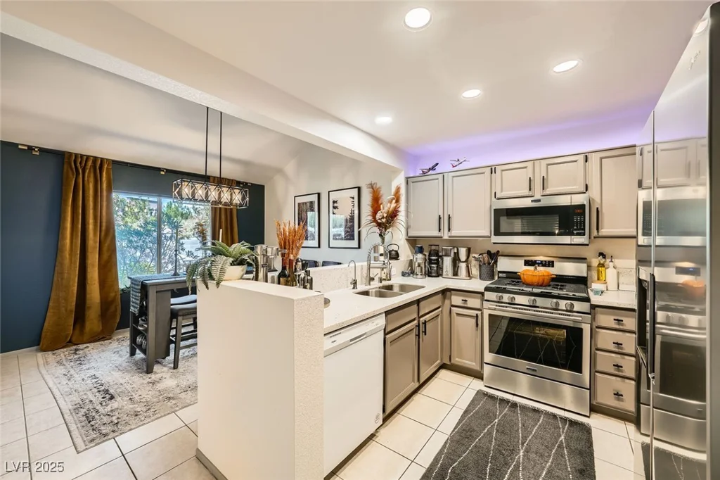 2133 Desert Pines, Las Vegas, NV 89134