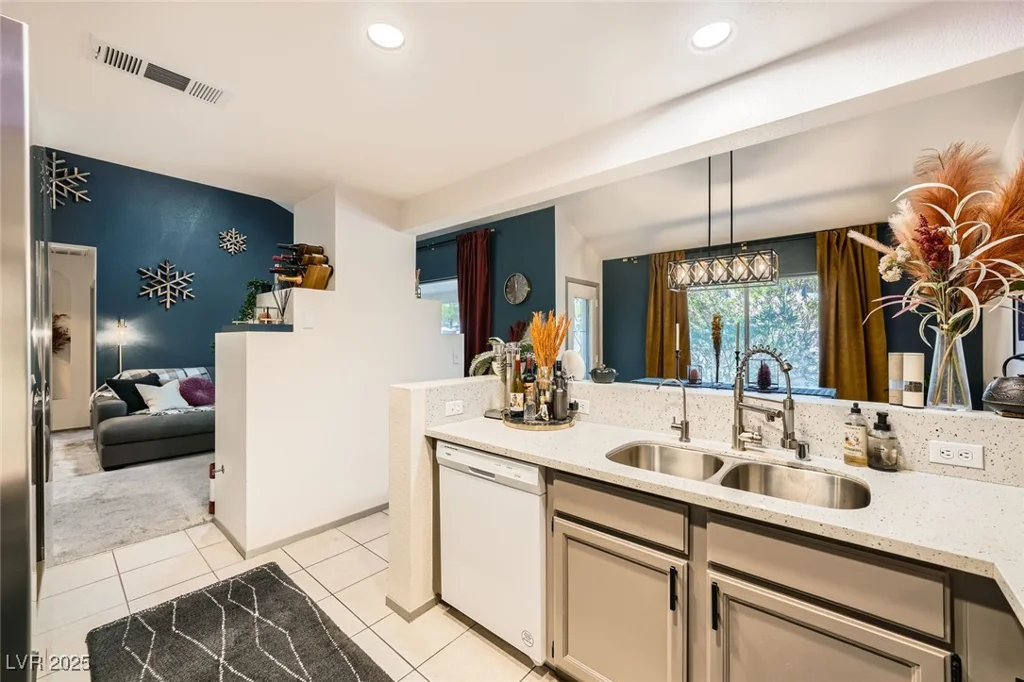 2133 Desert Pines, Las Vegas, NV 89134